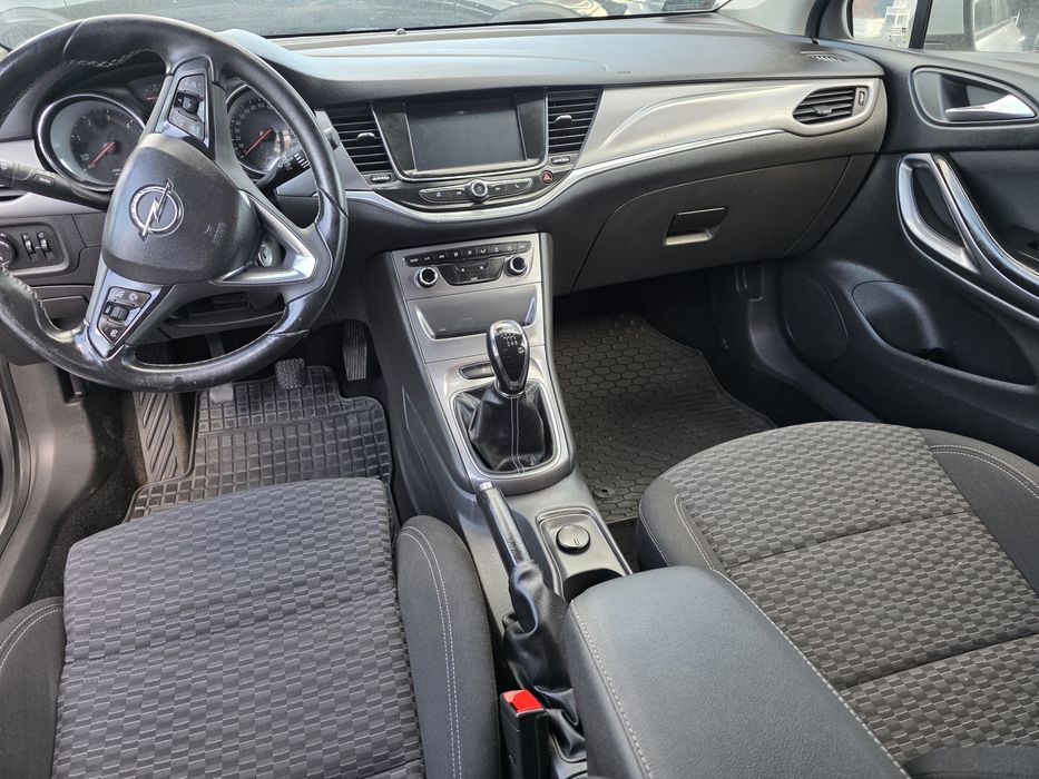 Wynajem samochodów osobowych i busow