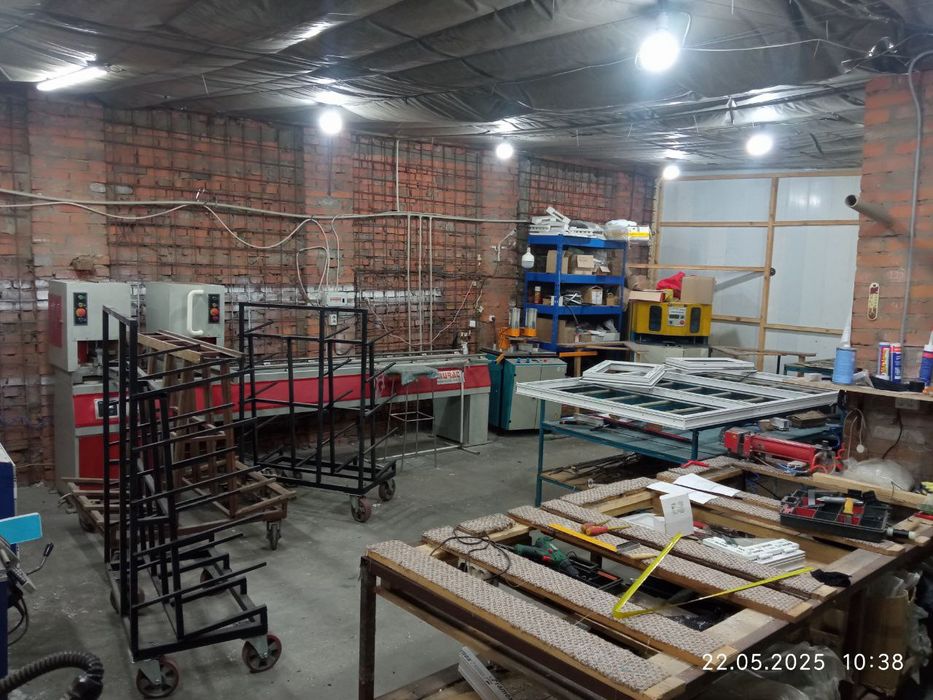 Обладнання для виробництва метало-пластикових вікон. Харків.