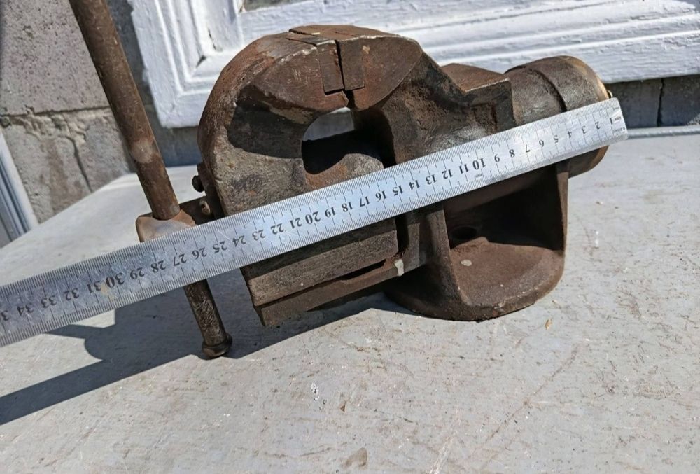 тиски слесарные 80 мм тиски  СССР