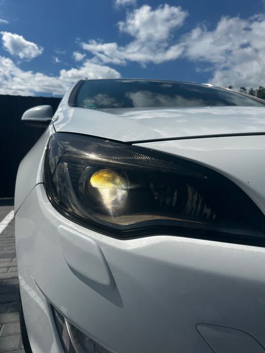 Opel Astra J 2011