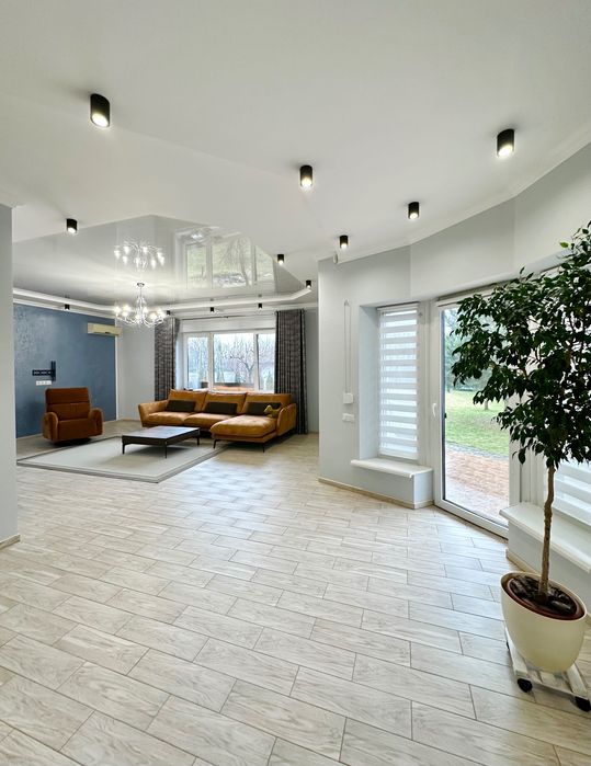 Продам уютный дом 246 м2 со своим выходом к речке в Новоалександровке