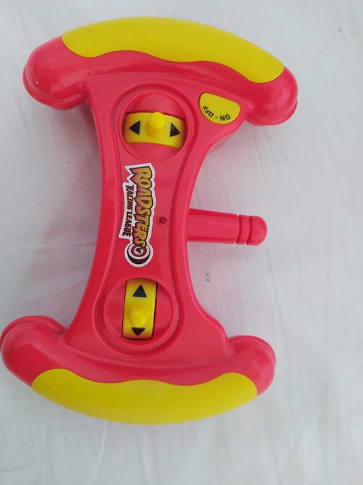 Carro Telecomandado Mickey Roadsters Racing League