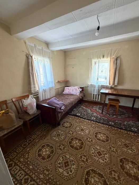 Продаж будинку поруч з річкою
