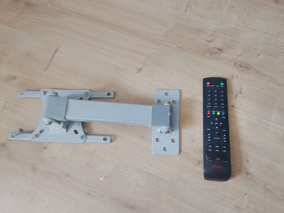 Telewizor vivax 32 całe sprawny , pilot, uchwyt