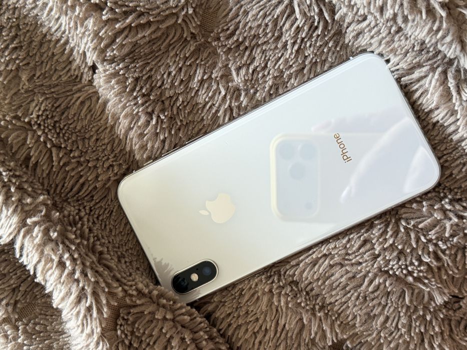 iPhone X, на 64 ГБ белого цвета