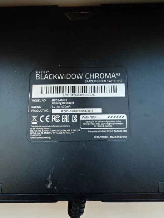 Клавиатура и наушники Razer.