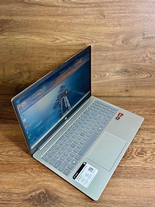 HP Laptop 15-fc0\Ryzen 7 7730U\16GB DDR4\NVMe SSD 512GB
