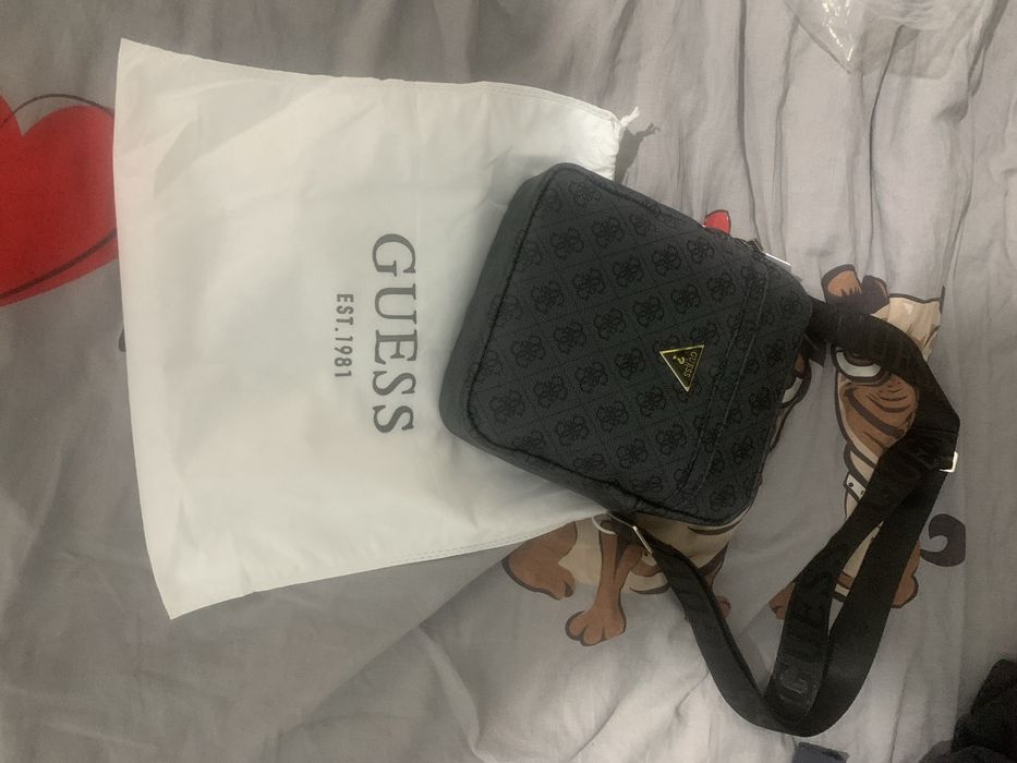 Сумка через плече GUESS