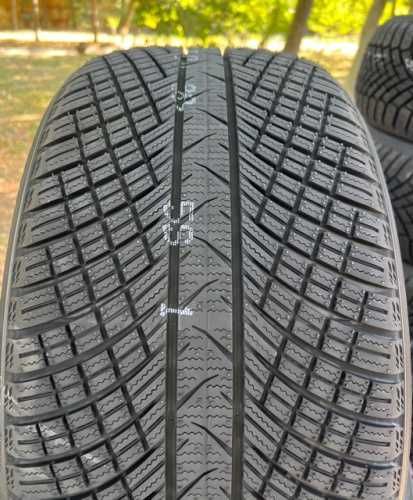 Купити різношорокий комплект зимових шин резини 285/45R19 + 255/50R19 доставка, гарантія. Професійний підбір оптимальних шин під ваші умови.