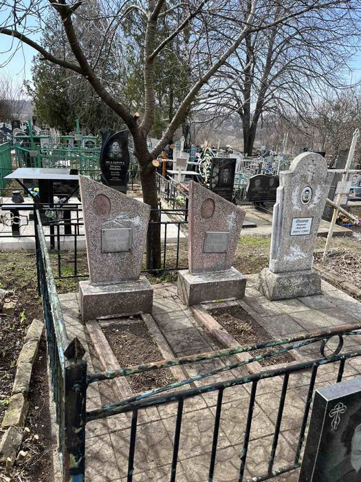 Уборка     могил!