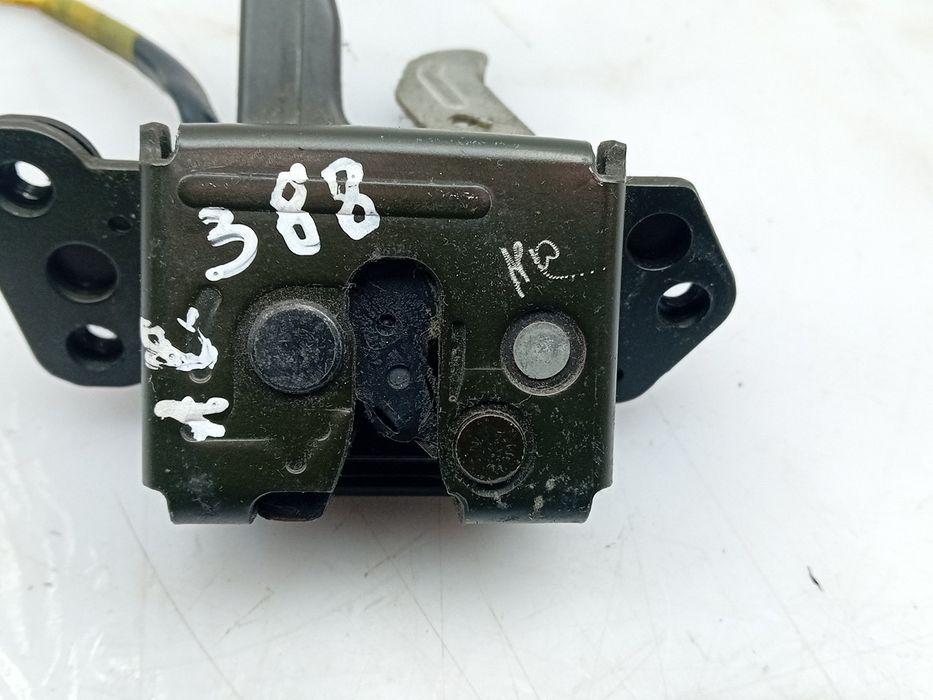 Fechadura / fecho da mala TOYOTA Yaris (_P9_)