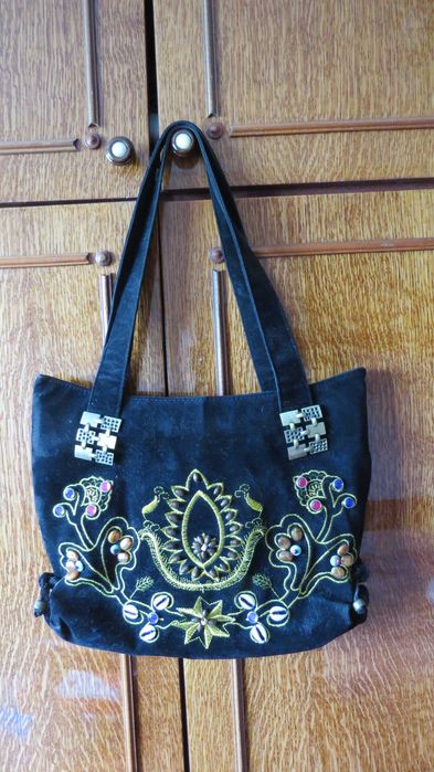 Сумка жіноча з ручною вишивкою