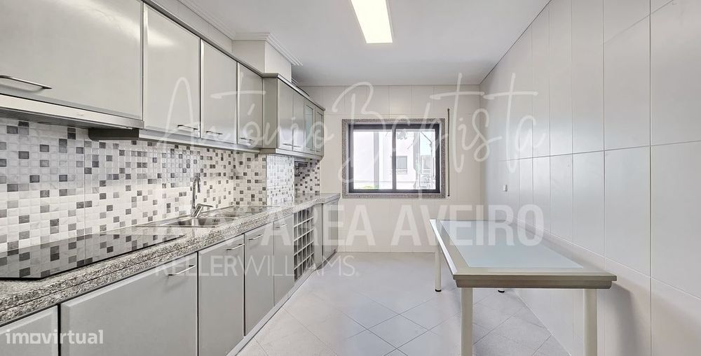 T2 Remodelado no Alboi | Vistas de Parque e Garagem Fechada em Aveiro