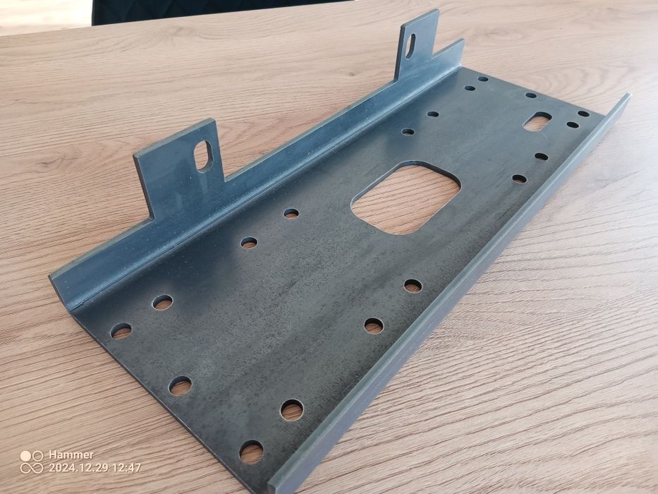 Płyta, blacha montażowa pod wyciągarkę, wciągarkę gruba, solidna.