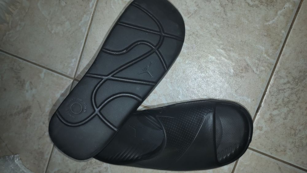 Chinelos Jordan para homem tamanho 41/42 novos