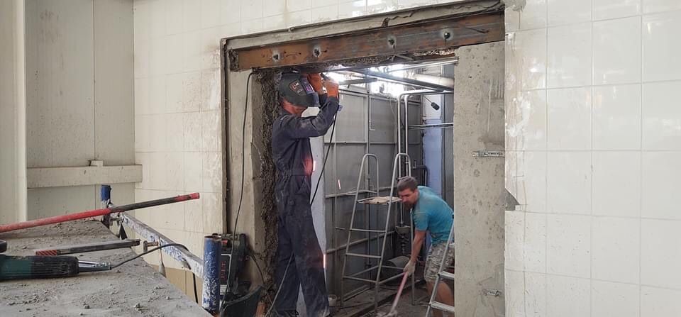 Демонтаж стен стяжки пола санузлов сантех кабын перепланировка квартир
