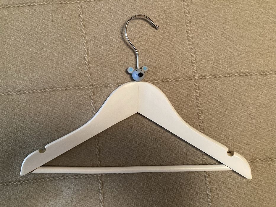 Cabides de criança em madeira - 6 unidades