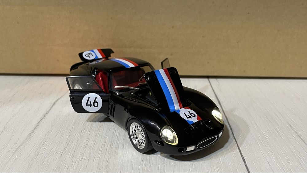 Нова 1:32 машинка Ferrari 250 GTO 1962 металева модель іграшка аато