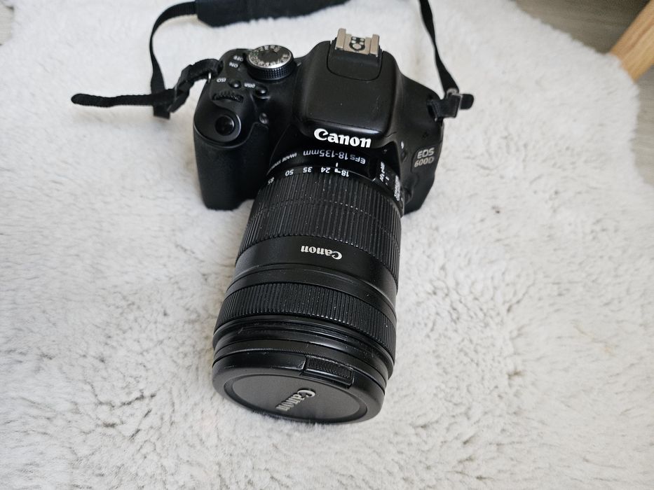 Canon 600d+в комплекті  об'єктив,все в ідеалі