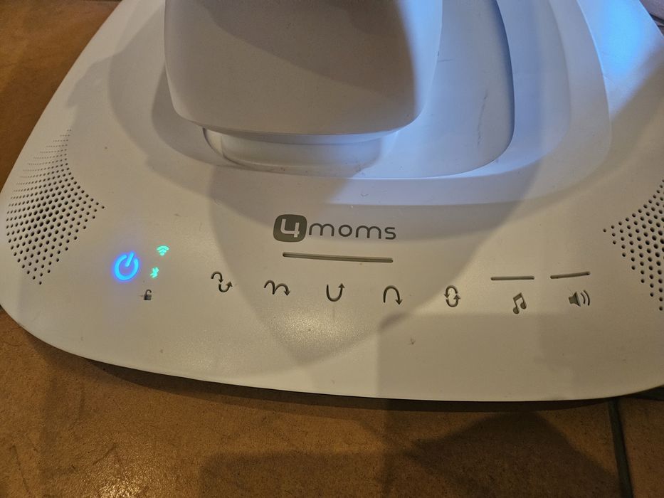 Espreguiçadeira ou baloiço automático para bebé.