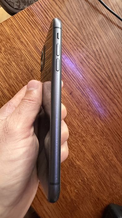 Телефон iPhone 11