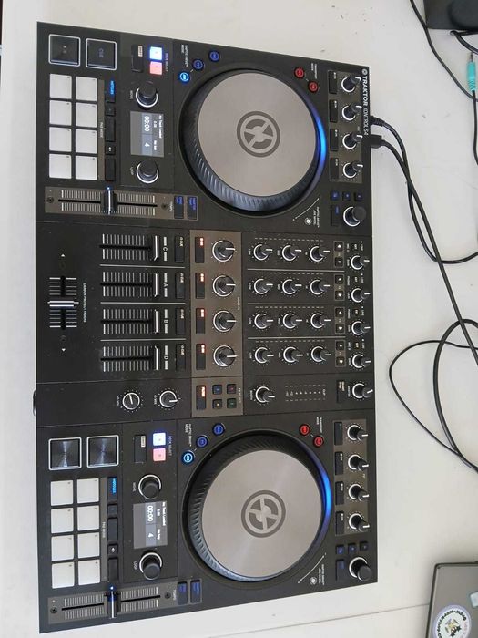 TRAKTOR S4 MK3 + Flight Case  (OFERTA)