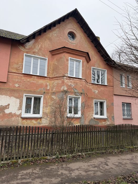 Продам  2х  кімнатну квартиру район Рокитне вул Саксаганского 5.