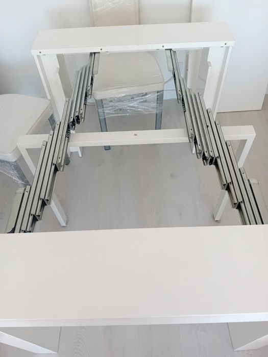 Conjunto Mesa branca extensível + 4 Cadeiras