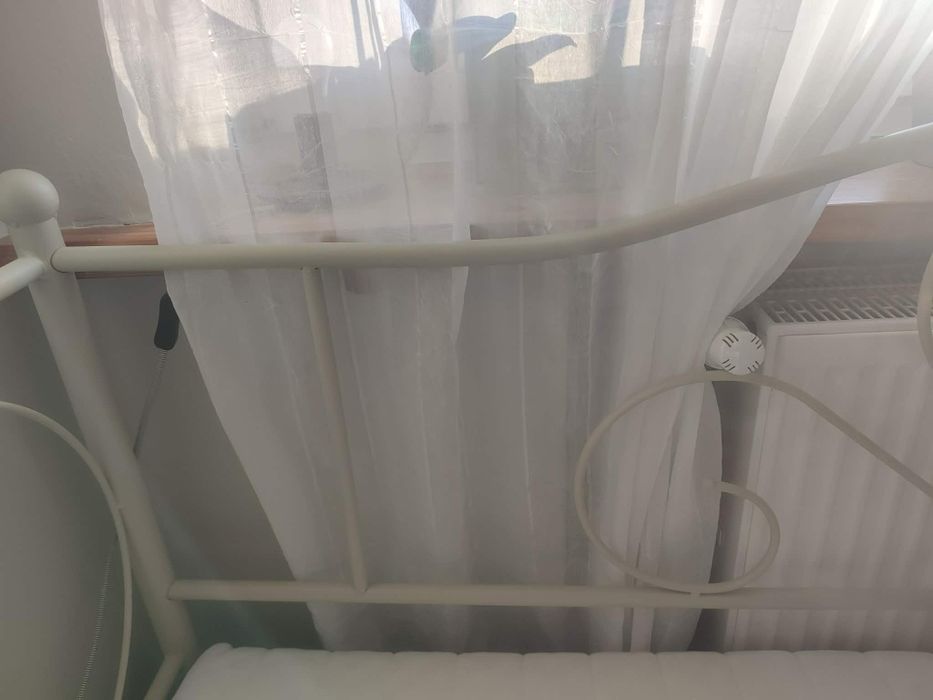 Łóżko metalowe jysk z materacem leżanka