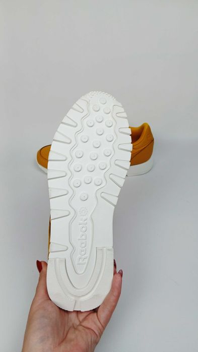 Жіночі кросівки Reebok Classic Leather Orange 41р