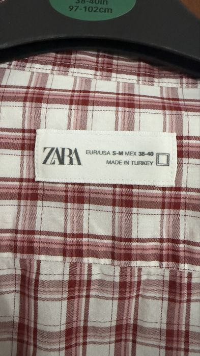 Camisa ZARA de manga curta, padrão xadrez vermelho e branco