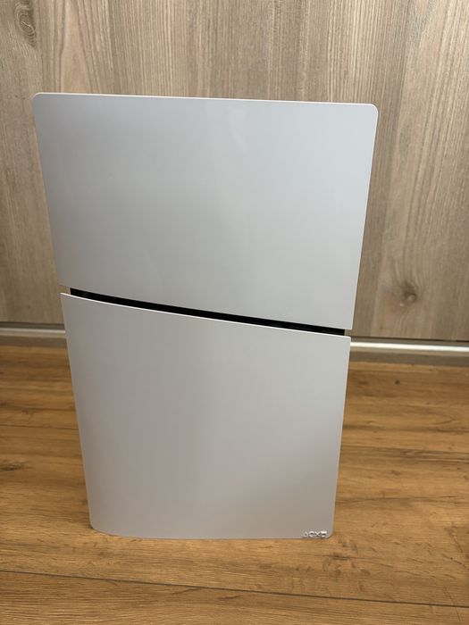 Konsola SONY PlayStation 5 Slim Digital razem z padem w bardzo dobrym stanie