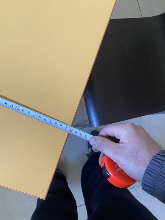 Mesa com quatro cadeiras