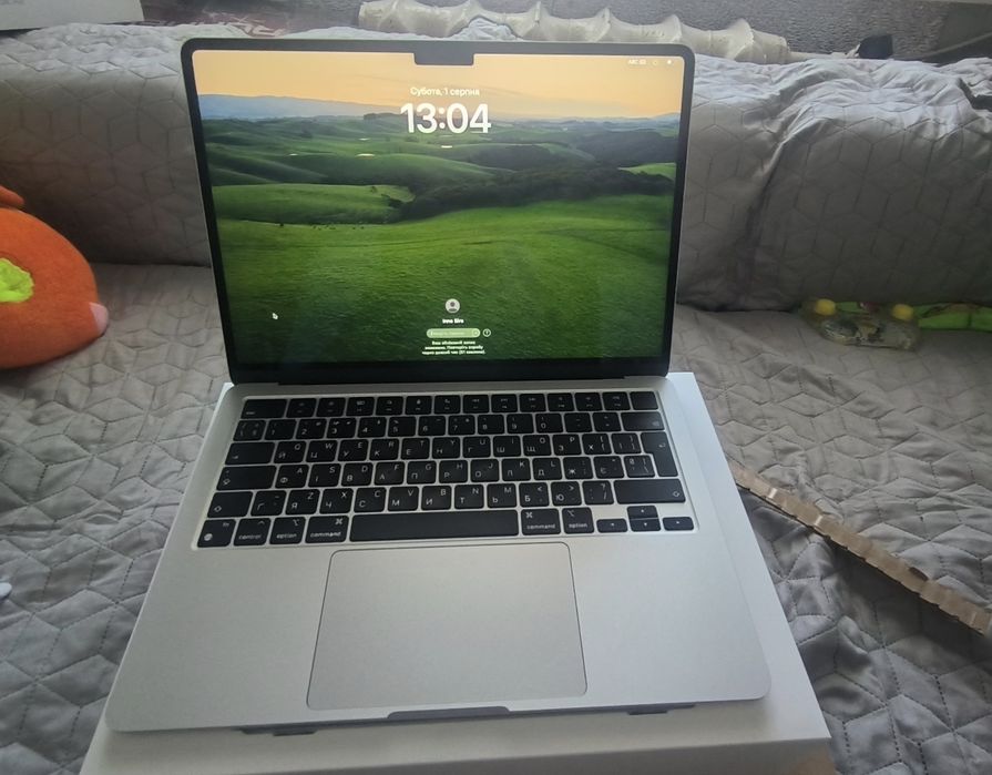 MacBook air m2 8/256