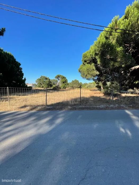 Sesimbra - Terreno rustico com capacidade construtiva