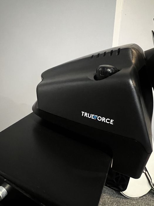 Kierownica Logitech G923 PS4 / PC + stojak wolnostojący – stan bardzo dobry