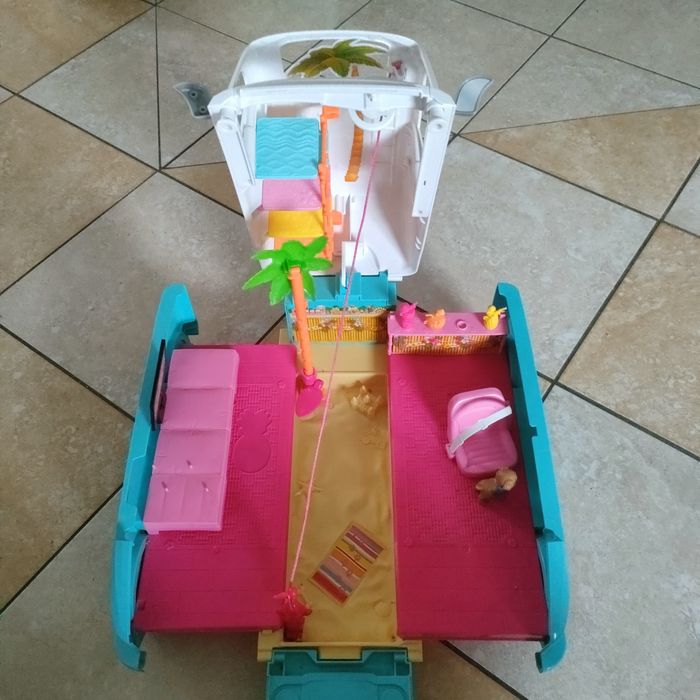Kamper Barbie i piesków