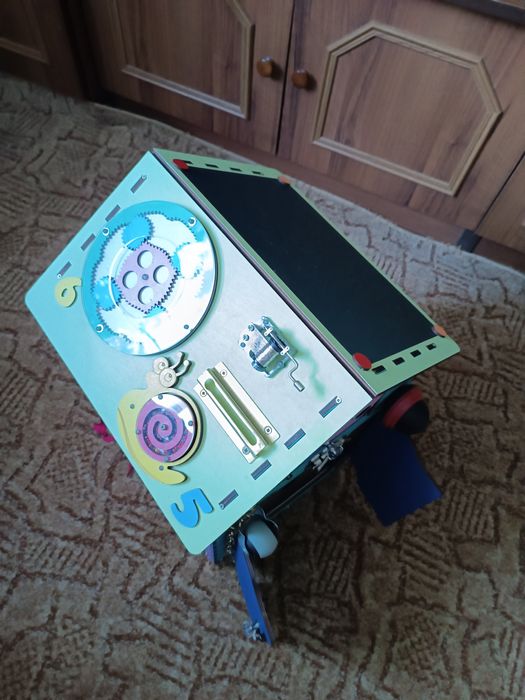 Бізібудинок з гаражем