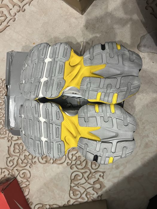 Balenciaga cargo