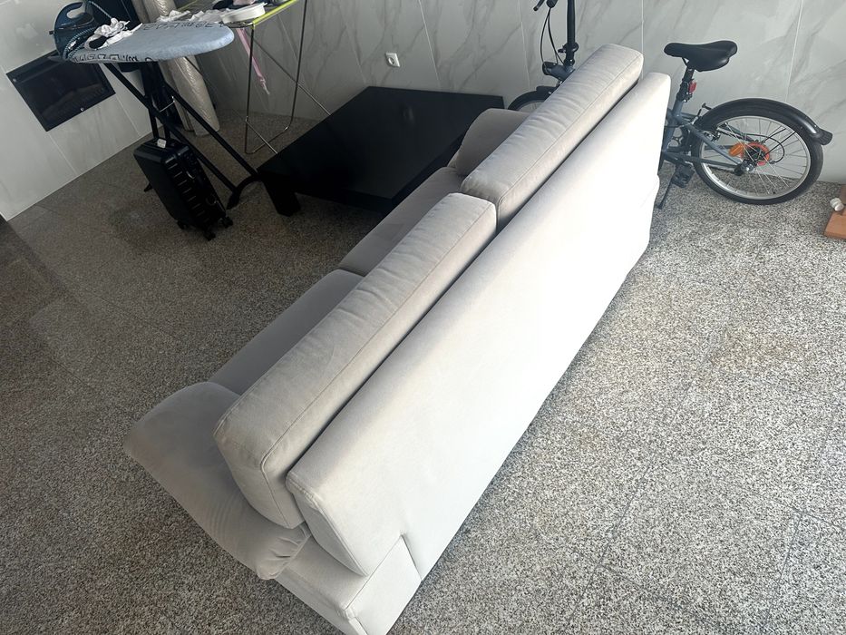 Sofá em Tecido Cinzento