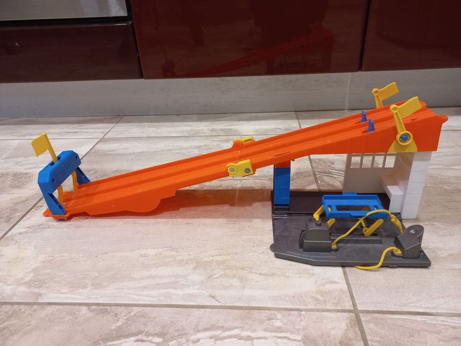 Трек Hot Wheels "Гонка на даху"