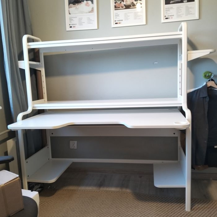 Oddam biurko Ikea fredde