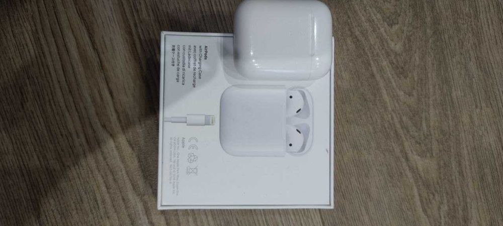 БУ Навушники Apple AirPods 2 with Charging Case