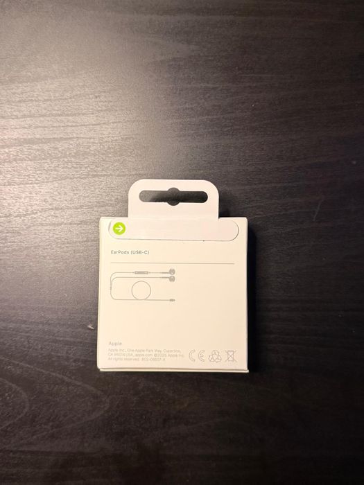 Carregadores Apple e Earpods