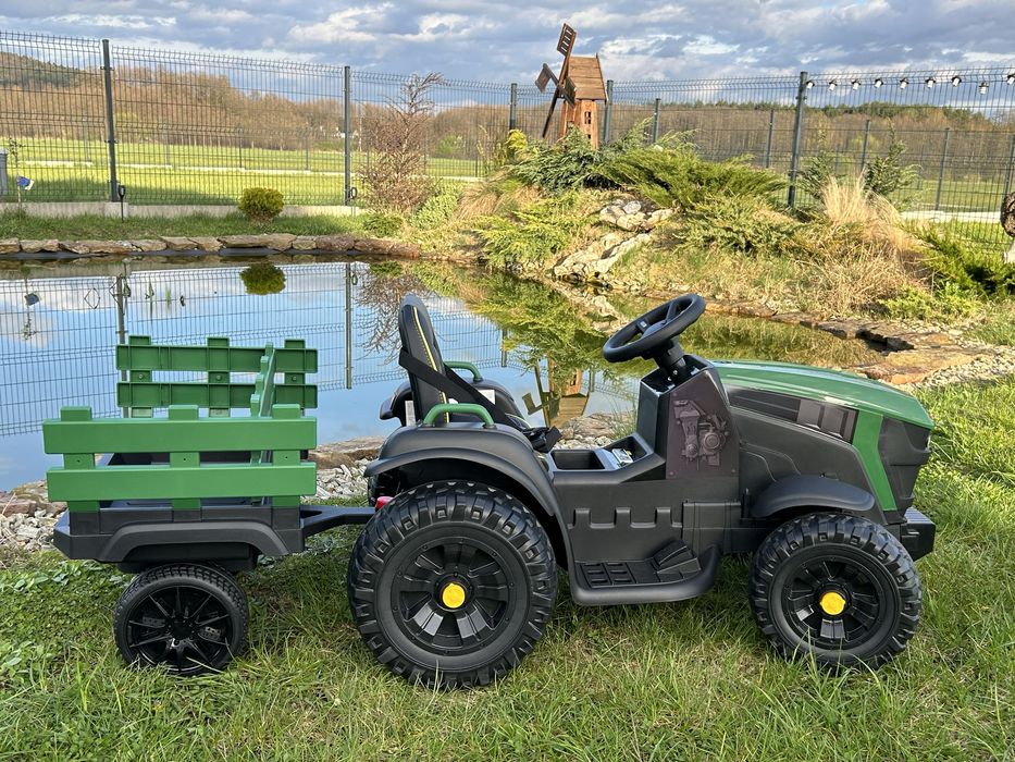 Duży traktor na akumulator z przyczepą gumowe koła skórzane siedzenie