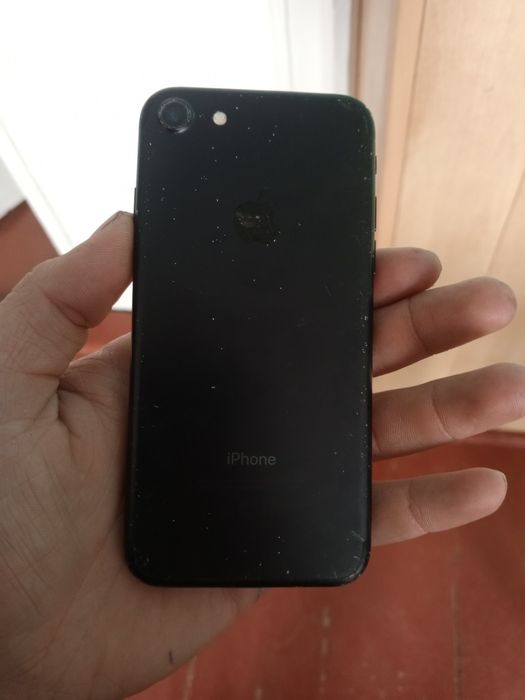Продам iPhone 7  битий дисплей на 128 ГБ пам'яті