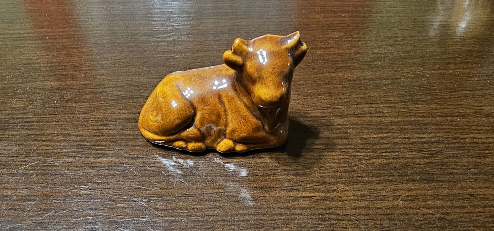 Firugka porcelanowa krowa z okresu PRL