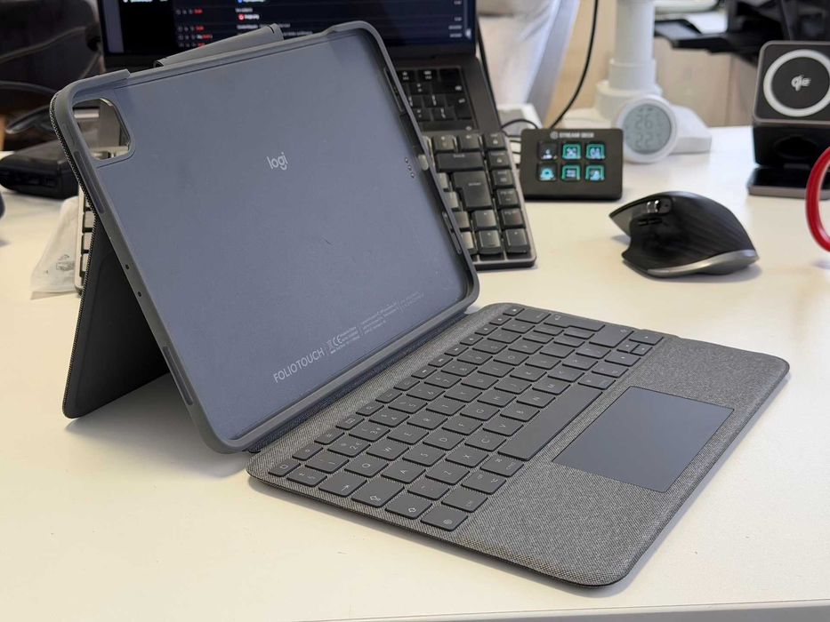 Logitech Logi Folio Touch Etui Klawiatura podświetlana TouchPad na Ipad Pro 11 M1 M2 itp Szara