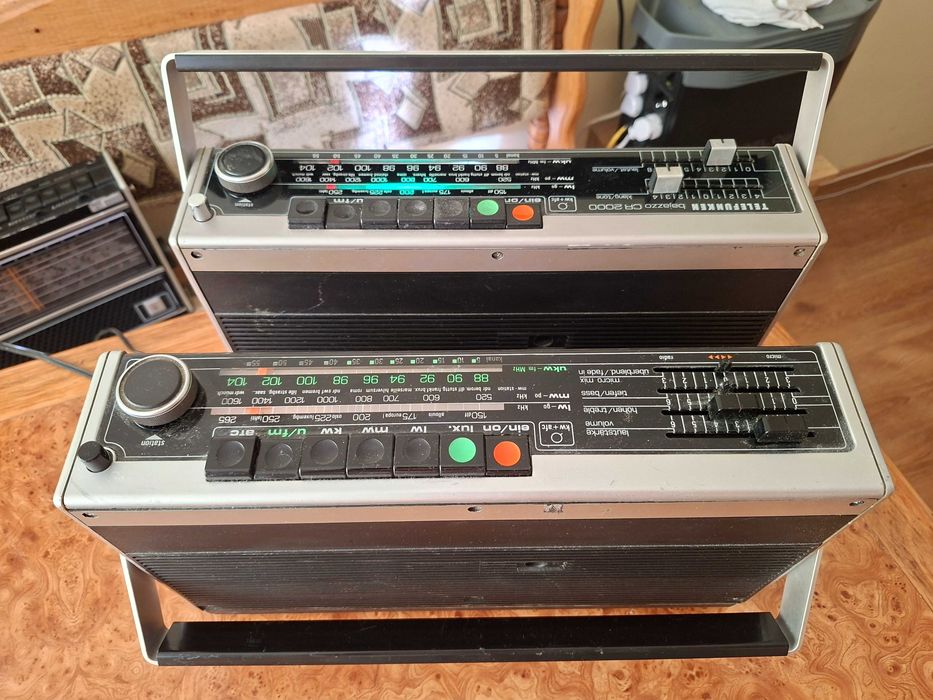 Радіоприймачі  Telefunken CR2000 ta CR3000 (2 разом).