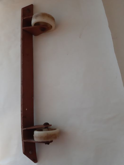 Металическая планка с Колёсами 
С колесеками